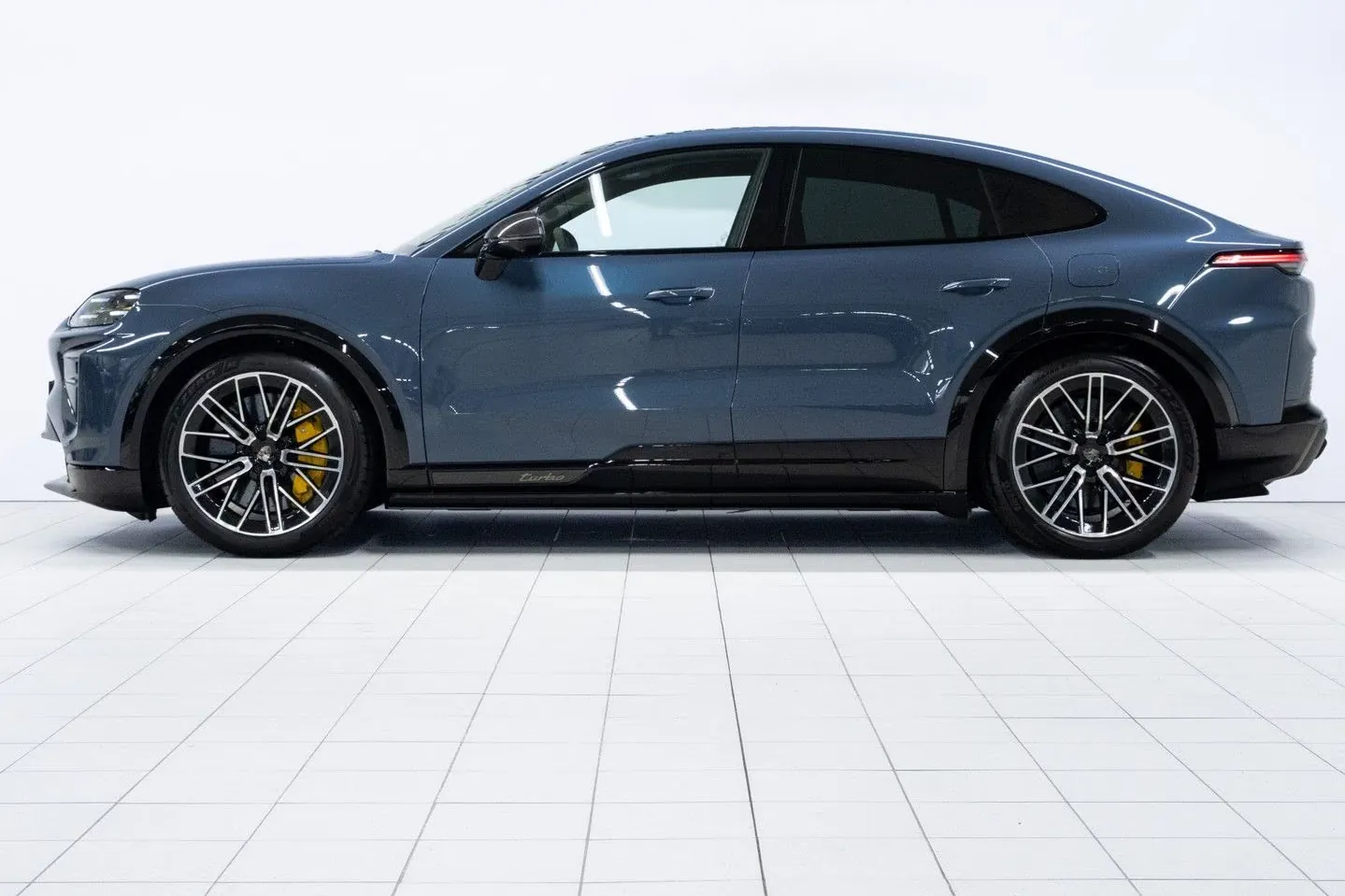 Porsche Cayenne Electric Turbo 2026 0.0 л 1156 л.с Электричество в продаже: Синий, Автомат, Полный привод, страна-производитель — Германия, доставка по РФ, фото 4
