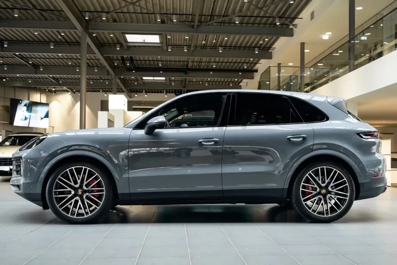 Porsche Cayenne S 2026 2.9 л 475 л.с Бензин, новый авто, Полный привод, Автомат, цвет Серебристый, страна-производитель — Германия Cayenne S - фото 2