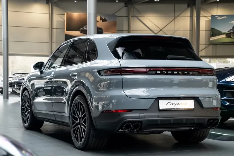 Заказать Porsche Cayenne S 2026 2.9 л 475 л.с Бензин с пробегом 15 км, Автомат, Полный привод, цвет Серебристый, поставка из Германия, доставка по РФ Cayenne S - фото 3
