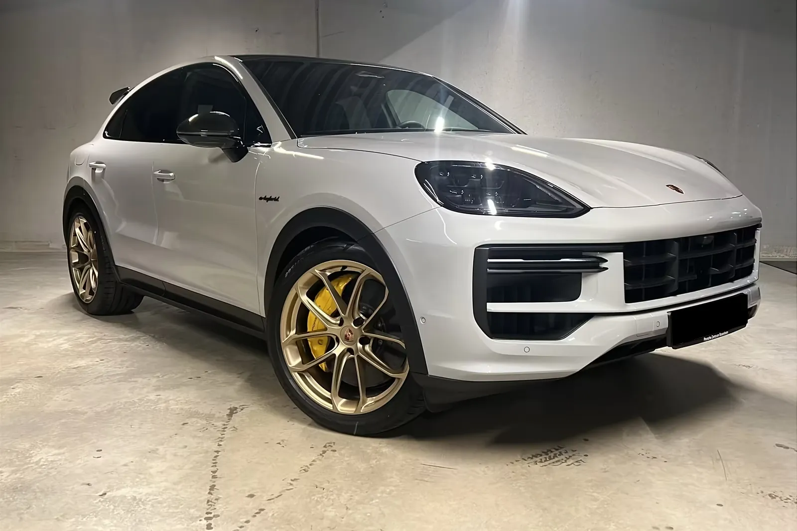 Заказать Porsche Cayenne Turbo E-Hybrid Coupe GT-Paket 2026 4.0 л 739 л.с Гибрид с пробегом 10 км, Автомат, Полный привод, цвет Белый, поставка из Германия, доставка по РФ
