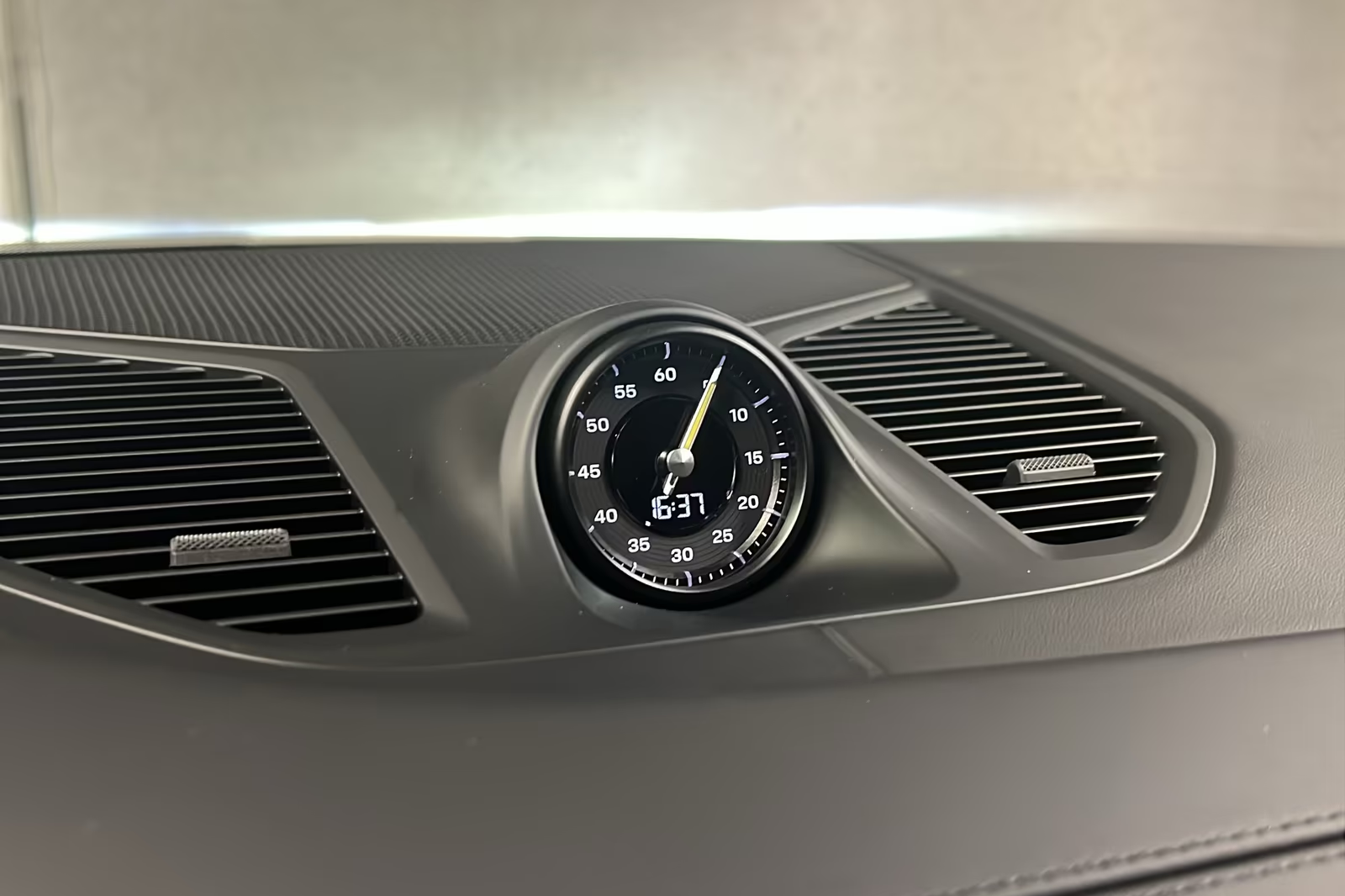 Купить Porsche Cayenne Turbo E-Hybrid Coupe GT-Paket 2026 4.0 л 739 л.с Гибрид с доставкой: пробег 10 км, Белый, Автомат, Полный привод, поставка из Германия