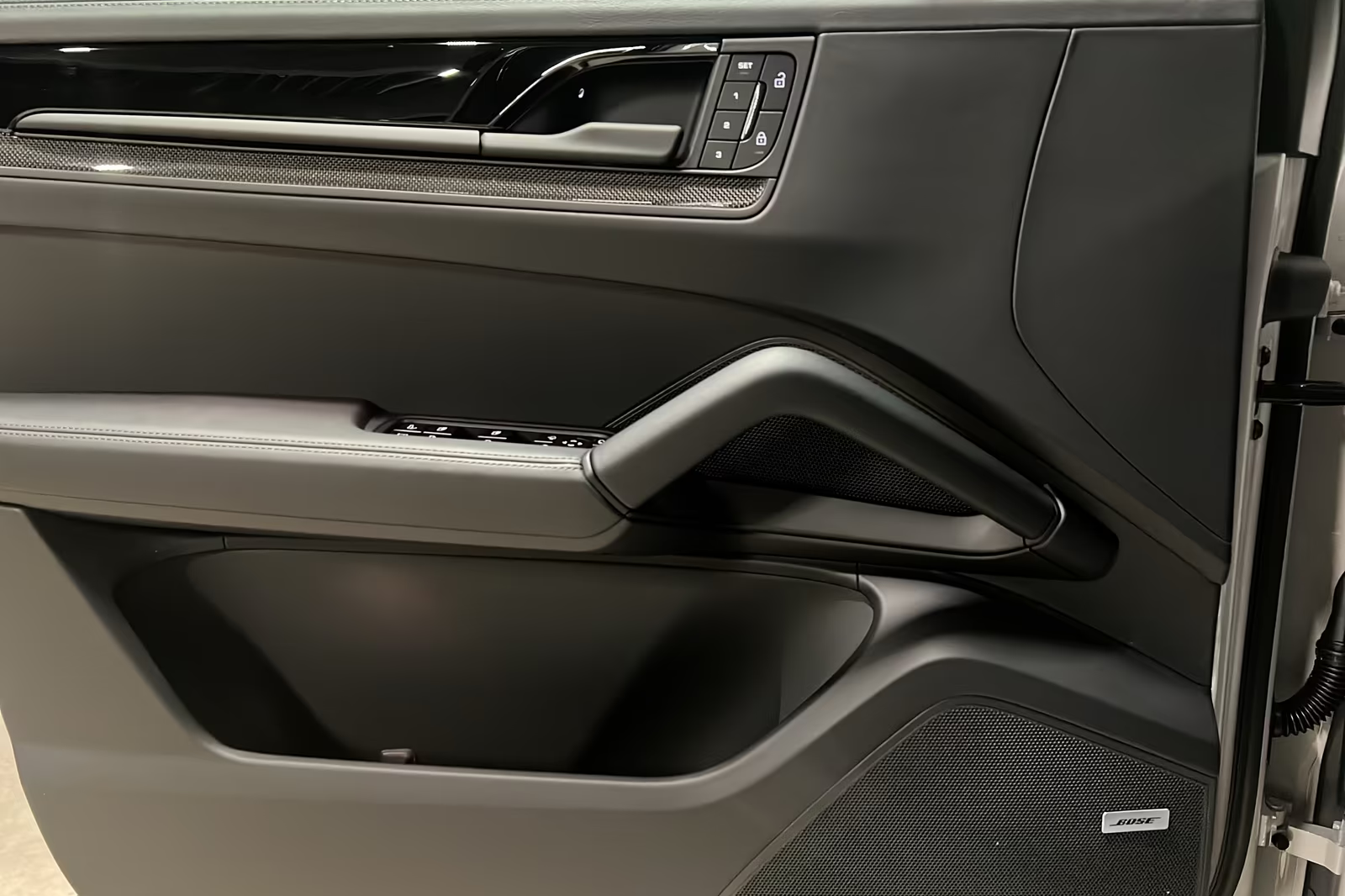 Купить Porsche Cayenne Turbo E-Hybrid Coupe GT-Paket 2026 4.0 л 739 л.с Гибрид с минимальным пробегом 10 км, Белый, доставим из Германия в любой город РФ