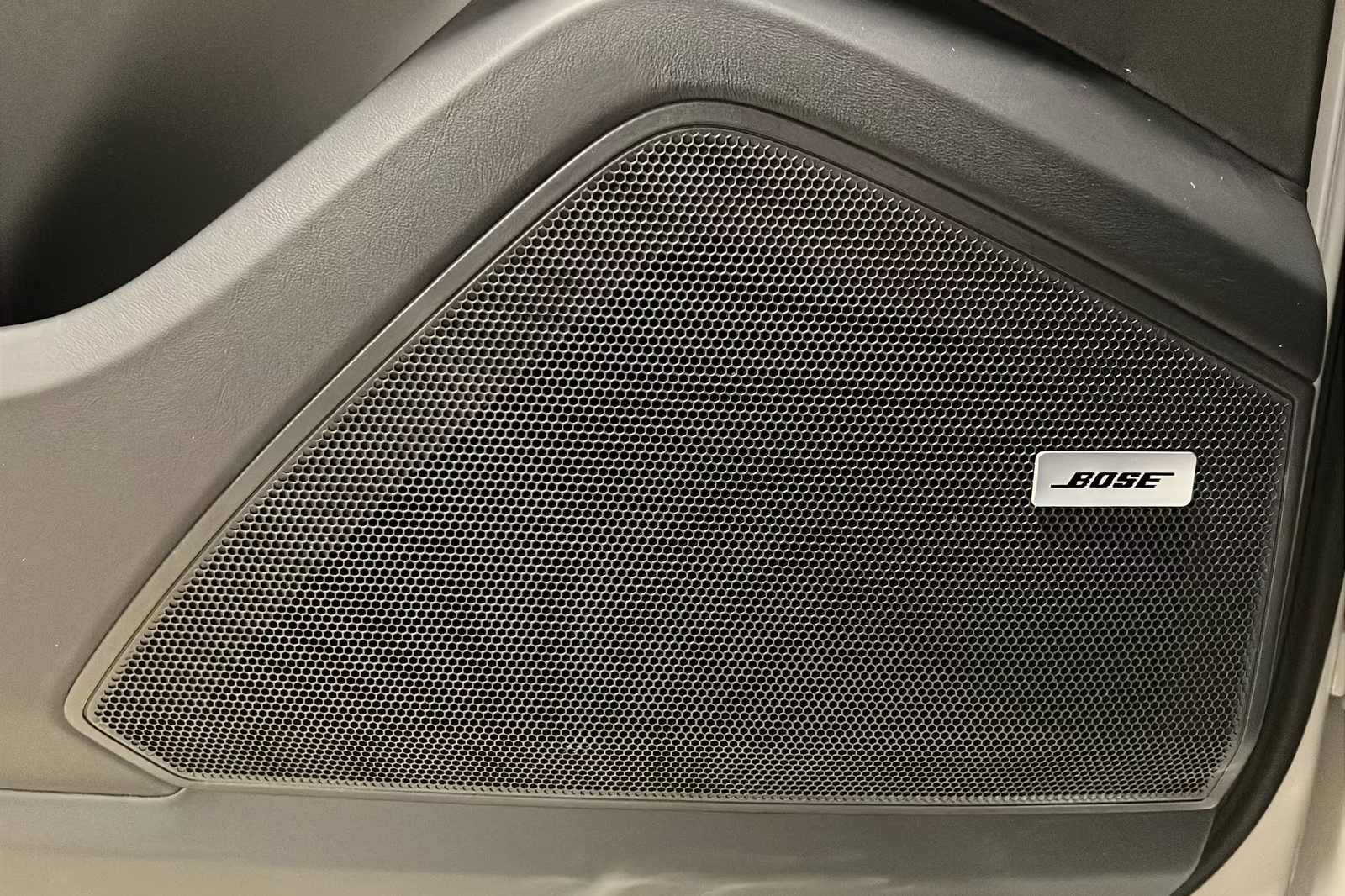 Оформить заказ на Porsche Cayenne Turbo E-Hybrid Coupe GT-Paket 2026 4.0 л 739 л.с Гибрид, коробка: Автомат, привод: Полный привод, доставка по России, салон в Москве