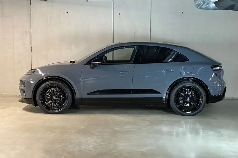 Заказать Porsche Macan Turbo (Electric) 2026 0.0 л 639 л.с Электричество с пробегом 10 км, Автомат, Полный привод, цвет Серый, поставка из Германия, доставка по РФ Macan Turbo Electric - фото 3