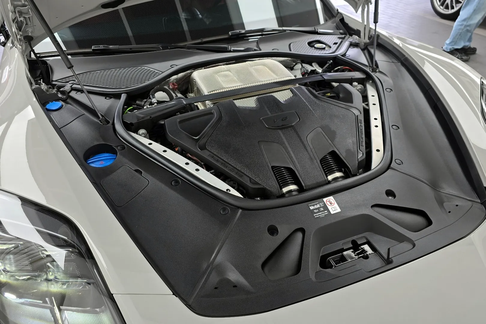 Доставка по РФ: Porsche Panamera 4.0 GTS 2025 4.0 л 500 л.с Бензин, Белый, пробег 12 947 км, Полный привод, Автомат, осмотр возможен в Москве