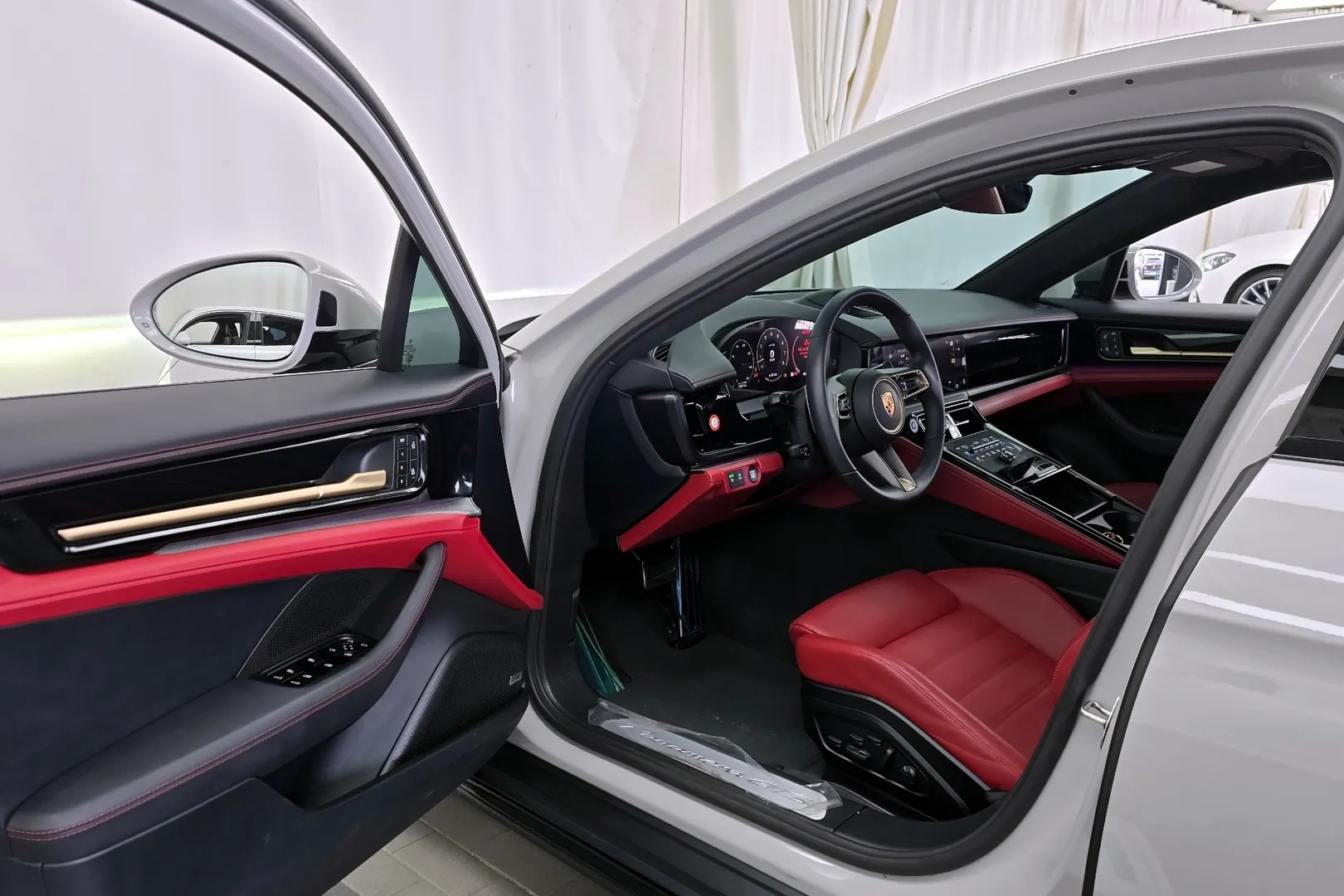 Выбор покупателей — Porsche Panamera 4.0 GTS 2025 4.0 л 500 л.с Бензин, пробег 12 947 км, Белый, привезён из Германия, доставка по РФ