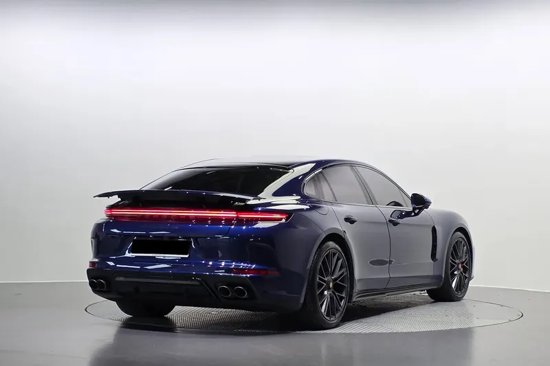 Заказать Porsche Panamera 4.0 GTS 2025 4.0 л 500 л.с Бензин с пробегом 1 932 км, Автомат, Полный привод, цвет Синий, поставка из Германия, доставка по РФ Panamera GTS - фото 3