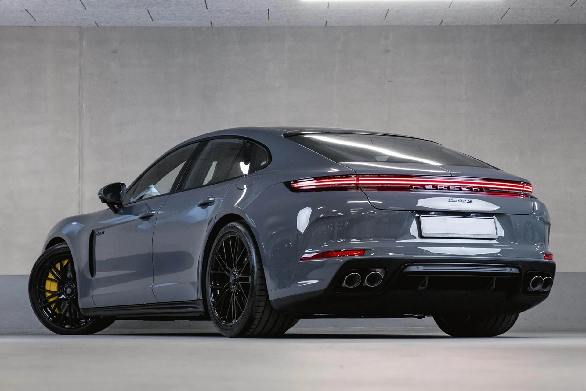 Купить Porsche Panamera Turbo S E-Hybrid 2026 4.0 л 782 л.с Гибрид, Серый, Автомат, Полный привод — авто из Германия, с доставкой по всей России