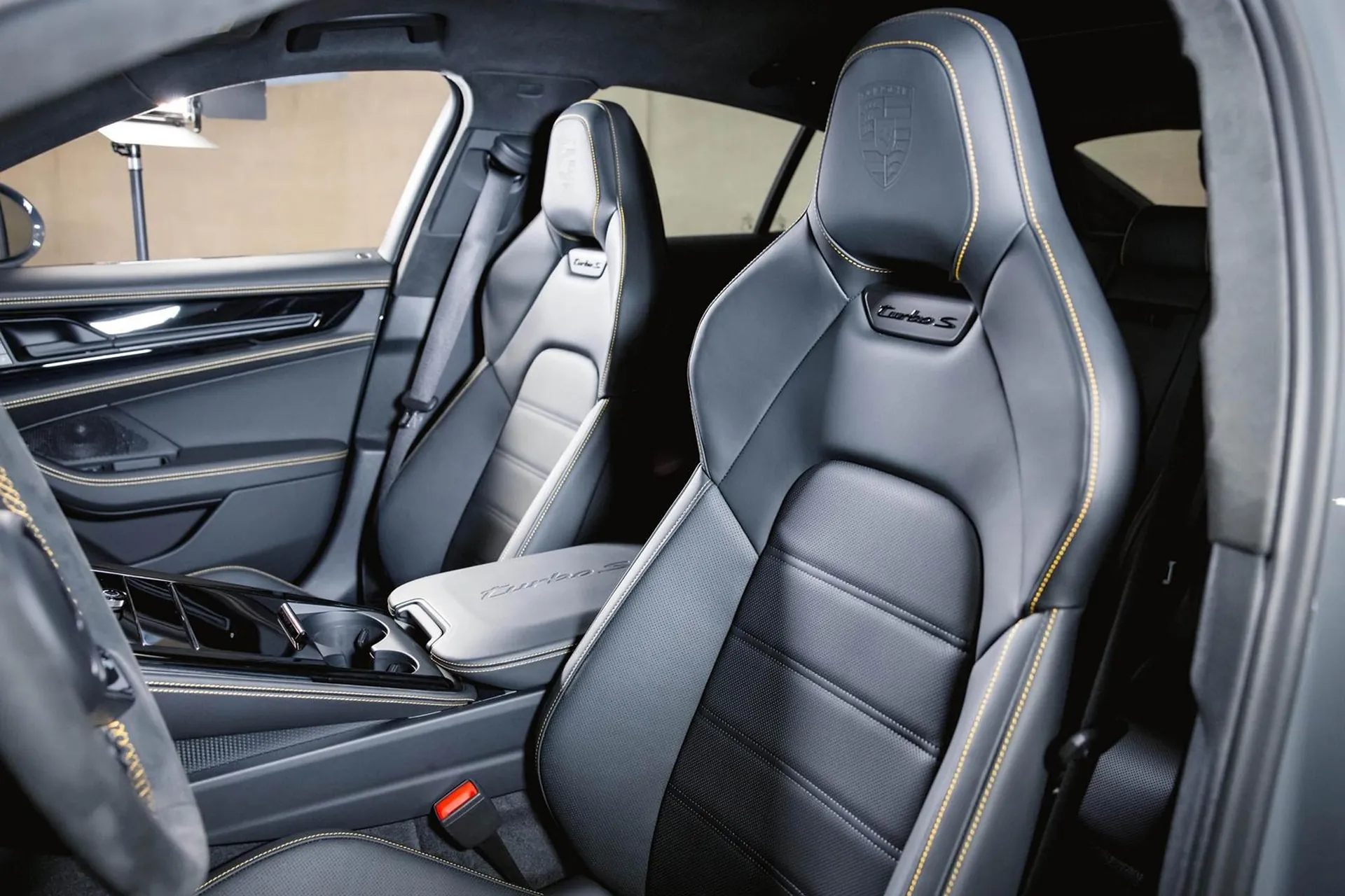 Новый Porsche Panamera Turbo S E-Hybrid 2026 4.0 л 782 л.с Гибрид в кузове Серый, коробка — Автомат, привод — Полный привод, страна производства — Германия