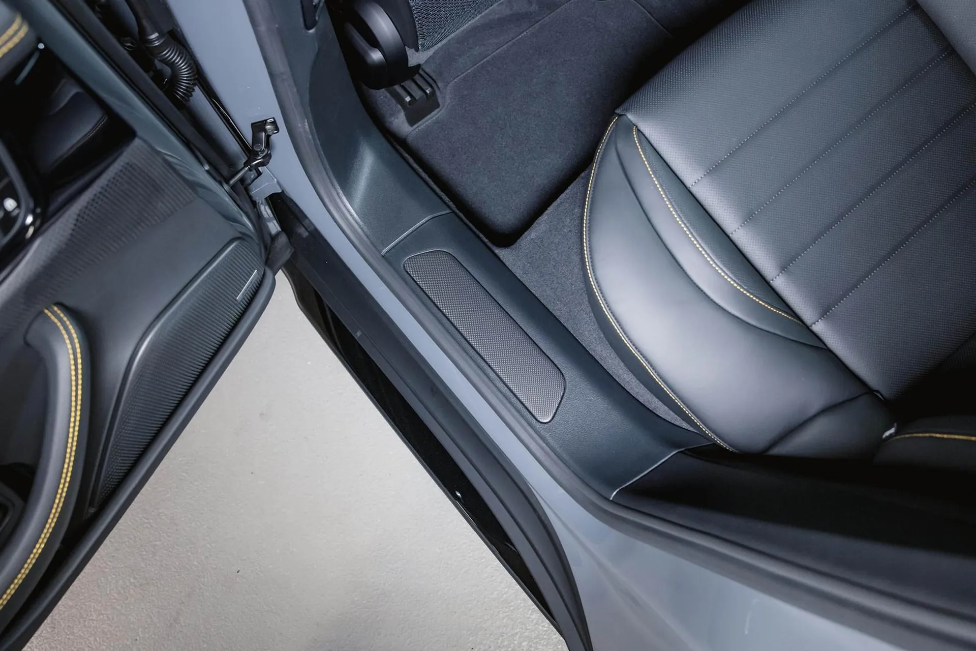 Купить Porsche Panamera Turbo S E-Hybrid 2026 4.0 л 782 л.с Гибрид с доставкой: пробег 10 км, Серый, Автомат, Полный привод, поставка из Германия