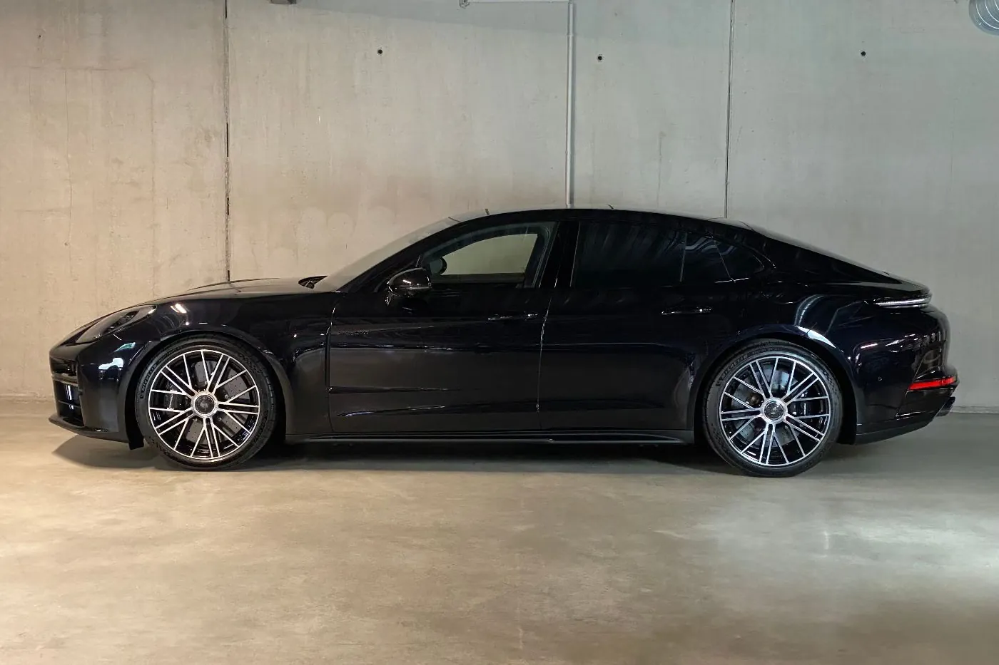 Porsche Panamera Turbo S E-Hybrid 2026 4.0 л 782 л.с Гибрид, новый авто, Полный привод, Автомат, цвет Чёрный, страна-производитель — Германия Panamera Turbo S E-Hybrid - фото 2