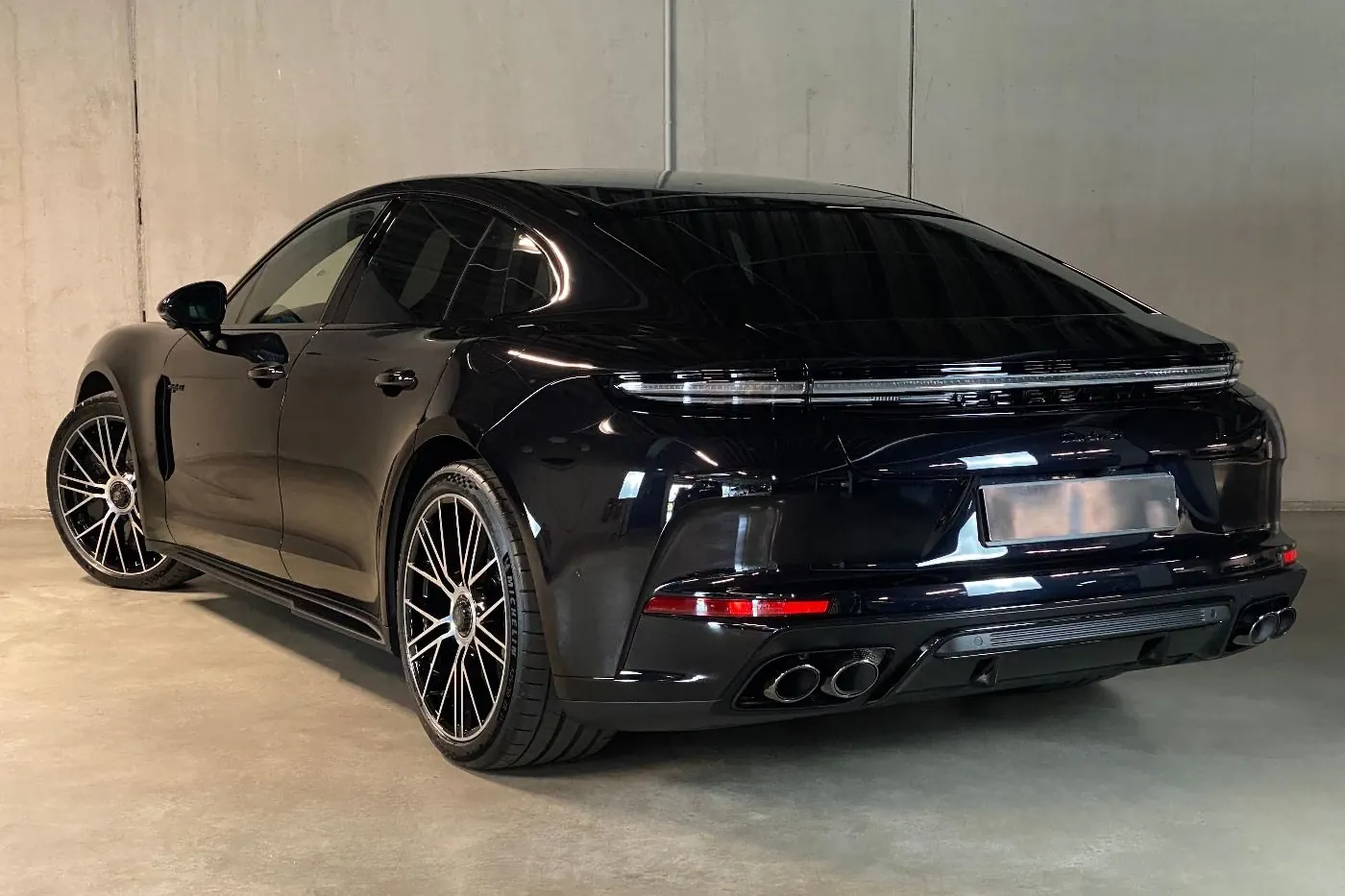 Заказать Porsche Panamera Turbo S E-Hybrid 2026 4.0 л 782 л.с Гибрид с пробегом 10 км, Автомат, Полный привод, цвет Чёрный, поставка из Германия, доставка по РФ Panamera Turbo S E-Hybrid - фото 3