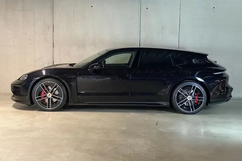 Porsche Taycan 4S Sport Turismo Black Edition 2026 0.0 л 598 л.с Электричество, новый авто, Полный привод, Автомат, цвет Чёрный, страна-производитель — Германия Taycan 4S Sport Turismo Black Edition - фото 2
