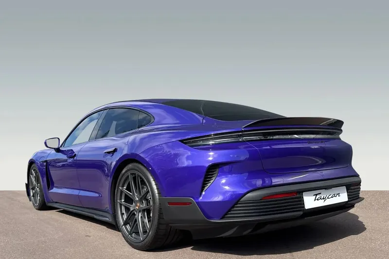 Заказать Porsche Taycan Turbo GT 2026 0.0 л 1033 л.с Электричество с пробегом 10 км, Автомат, Полный привод, цвет Фиолетовый, поставка из Германия, доставка по РФ Taycan Turbo GT - фото 3