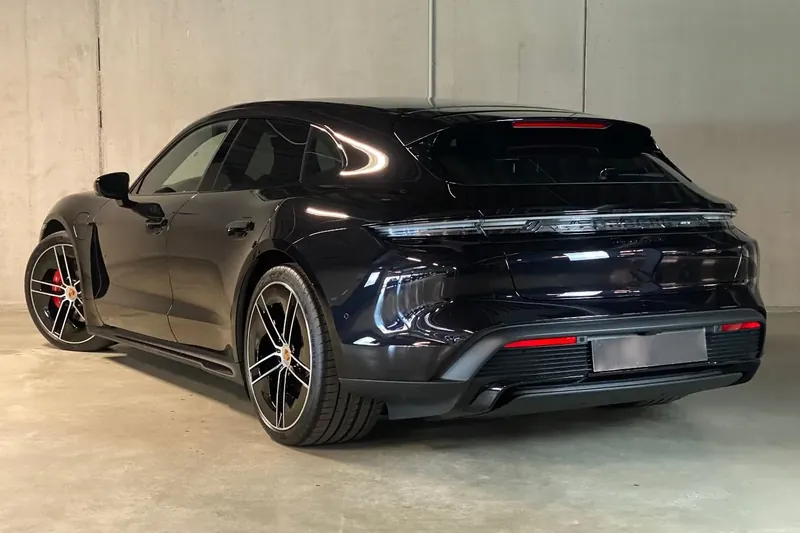 Заказать Porsche Taycan 4S Sport Turismo Black Edition 2026 0.0 л 598 л.с Электричество с пробегом 10 км, Автомат, Полный привод, цвет Чёрный, поставка из Германия, доставка по РФ Taycan 4S Sport Turismo Black Edition - фото 3