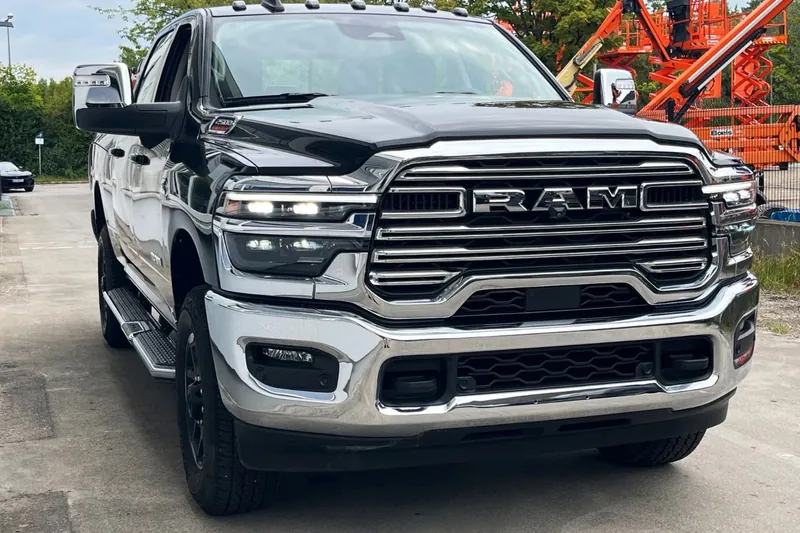 RAM 1500 TRX RAM 2500 Crew Cab Laramie 2026 6.7 л 426 л.с Дизель, новый авто, Полный привод, Автомат, цвет Чёрный, страна-производитель — США 2500 Crew Cab Laramie - фото 2