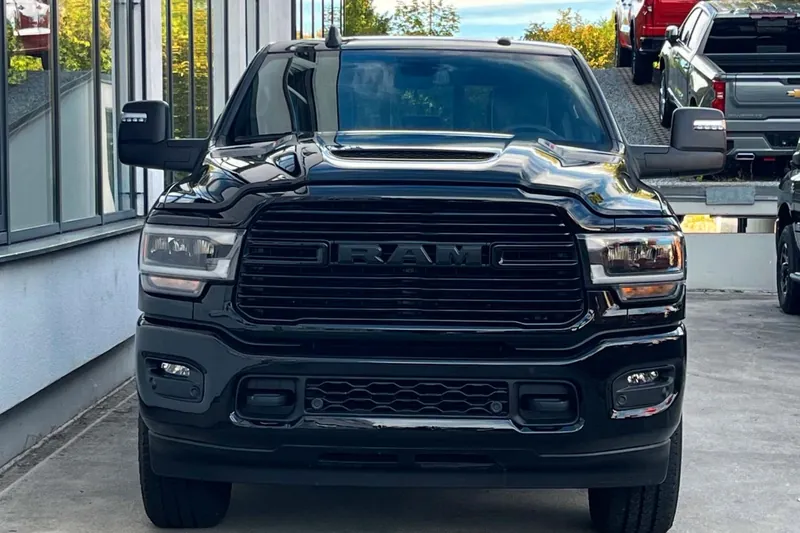 RAM 1500 TRX RAM 3500 Crew Cab Laramie Night Edition 2026 6.7 л 426 л.с Дизель, новый авто, Полный привод, Автомат, цвет Чёрный, страна-производитель — США 3500 Crew Cab Laramie Night Edition - фото 2