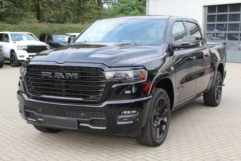 RAM 1500 Laramie Night Edition, Crew Cab