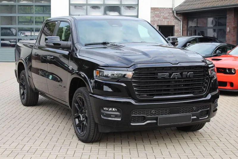 Заказать RAM 1500 Laramie Night Edition, Crew Cab 2026 5.7 л 401 л.с Бензин с пробегом 10 км, Автомат, Полный привод, цвет Чёрный, поставка из Германия, доставка по РФ 1500 Laramie Night Edition, Crew Cab - фото 3