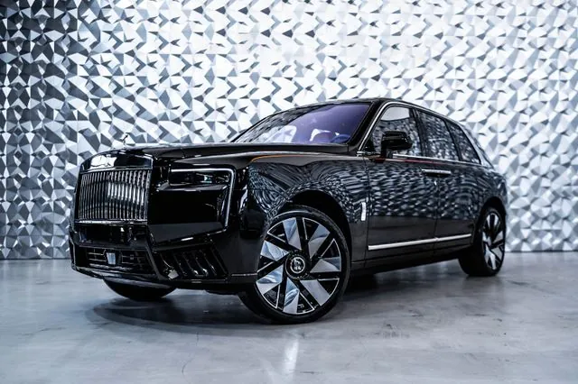 Rolls Royce Cullinan MANDARIN
