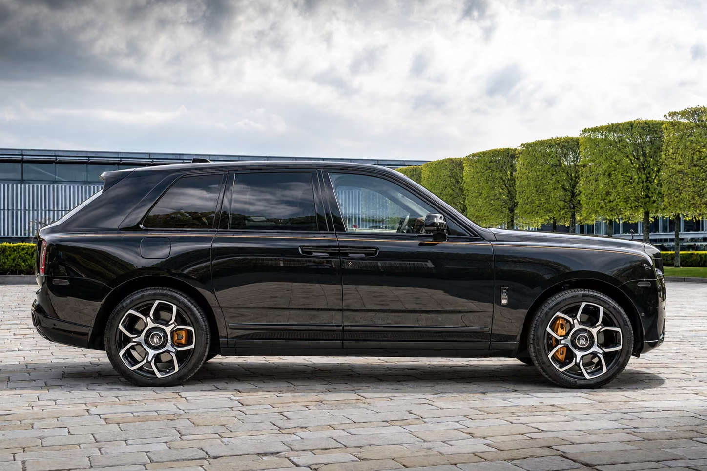 Rolls Royce Cullinan Black Badge Series II 2026 6.7 л 544 л.с Бензин, новый авто, Полный привод, Автомат, цвет Чёрный, страна-производитель — Германия Cullinan Black Badge Series II - фото 2