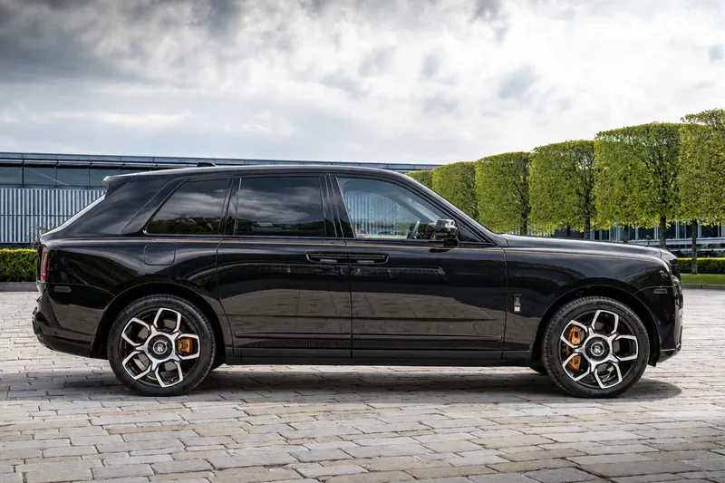 Rolls Royce Cullinan Black Badge Series II 2026 6.7 л 544 л.с Бензин, новый авто, Полный привод, Автомат, цвет Чёрный, страна-производитель — Германия Cullinan Black Badge Series II - фото 2