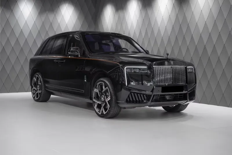 Заказать Rolls Royce Cullinan BLACK BADGE Series II 2026 6.7 л 600 л.с Бензин с пробегом 39 км, Автомат, Полный привод, цвет Чёрный, поставка из Германия, доставка по РФ Cullinan BLACK BADGE Series II - фото 3