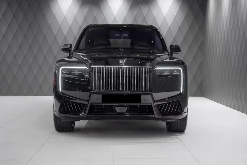 Rolls Royce Cullinan BLACK BADGE Series II 2026 6.7 л 600 л.с Бензин, новый авто, Полный привод, Автомат, цвет Чёрный, страна-производитель — Германия Cullinan BLACK BADGE Series II - фото 2