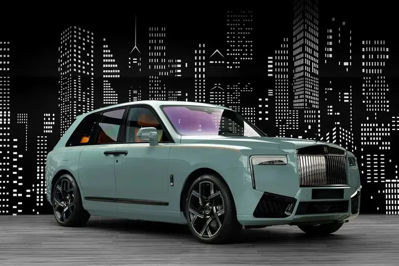 Заказать Rolls Royce Cullinan Black Badge 2026 6.7 л 600 л.с Бензин с пробегом 10 км, Автомат, Полный привод, цвет Бирюзовый, поставка из ОАЭ, доставка по РФ Cullinan Black Badge - фото 3
