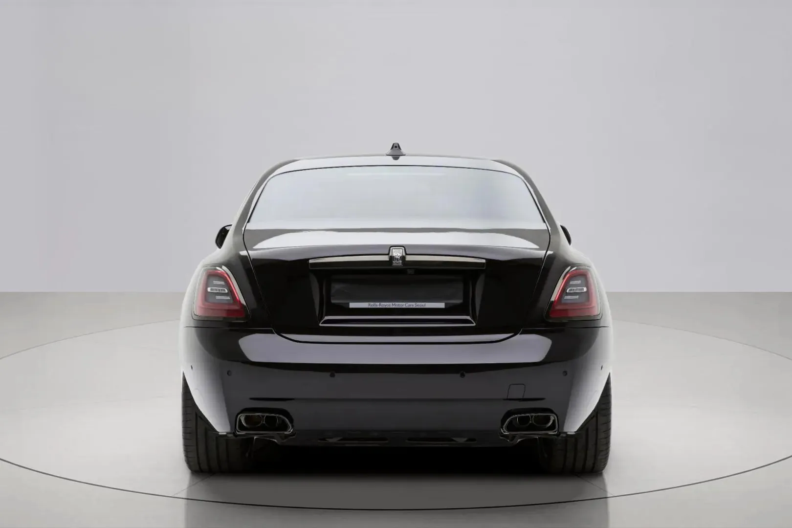 Новый Rolls Royce Ghost Black Badge 2024 6.8 л 563 л.с Бензин: Полный привод, Чёрный, коробка — Автомат, привезён из Великобритания, доставка по регионам