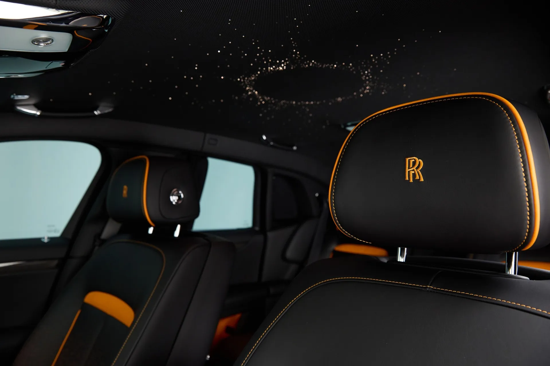 Автомобиль Rolls Royce Ghost Black Badge 2024 6.8 л 563 л.с Бензин, Чёрный, пробег 410 км, производство — Великобритания, доставка по РФ