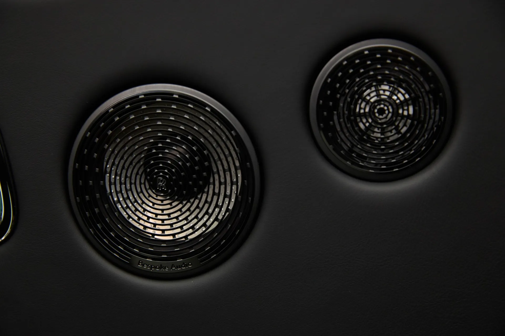 Новый Rolls Royce Ghost Black Badge 2024 6.8 л 563 л.с Бензин в кузове Чёрный, коробка — Автомат, привод — Полный привод, страна производства — Великобритания