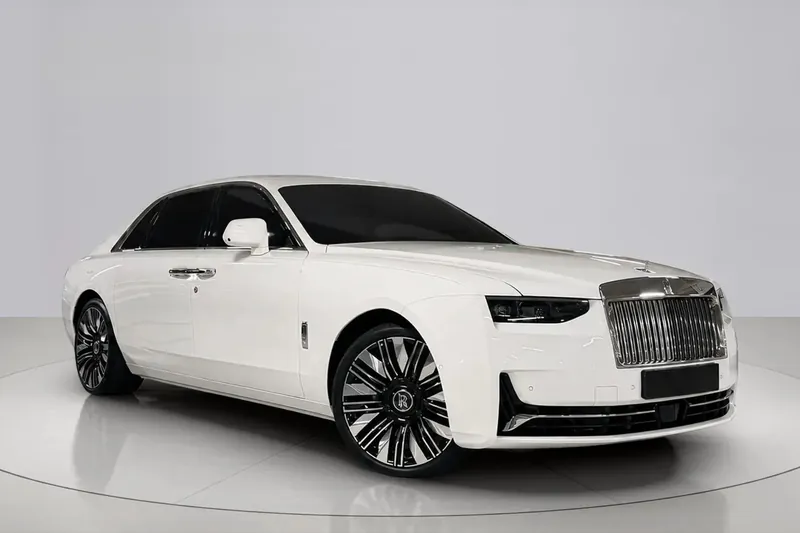 Заказать Rolls Royce Ghost II 6.7 EWB V12 2026 6.8 л 571 л.с Бензин с пробегом 2 299 км, Автомат, Задний привод, цвет Белый, поставка из Корея, доставка по РФ Ghost II 6.7 EWB V12 - фото 3