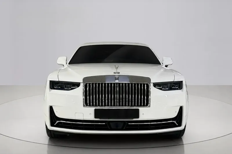 Rolls Royce Ghost II 6.7 EWB V12 2026 6.8 л 571 л.с Бензин, новый авто, Задний привод, Автомат, цвет Белый, страна-производитель — Корея Ghost II 6.7 EWB V12 - фото 2