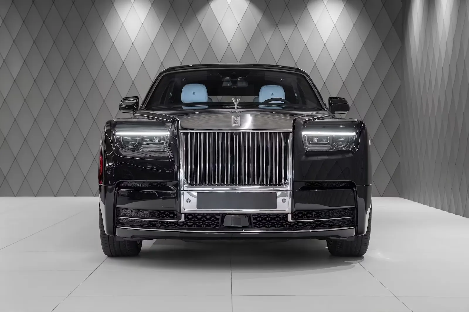 Rolls Royce Phantom EWB Bespoke 2026 6.7 л 571 л.с Бензин, новый авто, Задний привод, Автомат, цвет Чёрный, страна-производитель — Германия Phantom EWB Bespoke - фото 2
