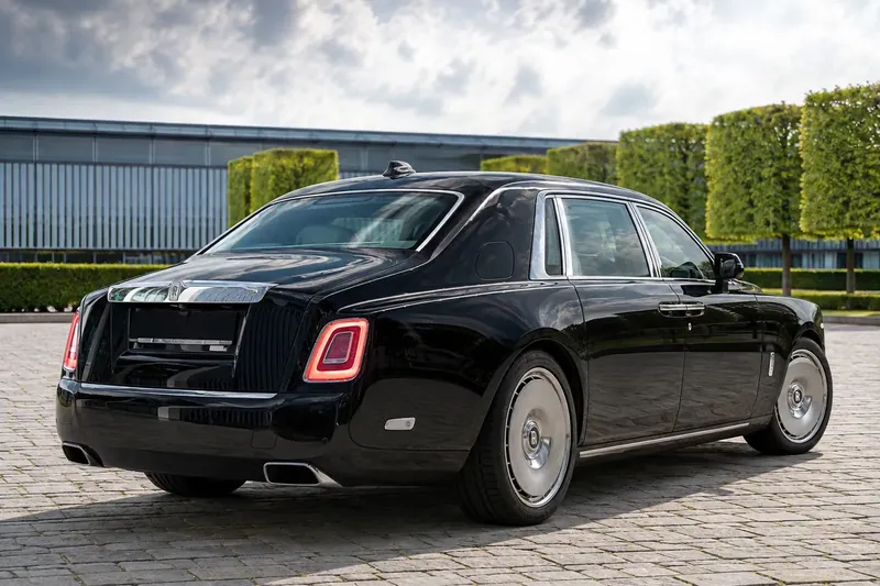 Rolls Royce Phantom Extended 2026 6.7 л 544 л.с Бензин, новый авто, Полный привод, Автомат, цвет Чёрный, страна-производитель — Германия Phantom Extended - фото 2