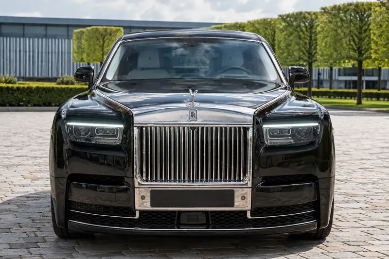 Заказать Rolls Royce Phantom Extended 2026 6.7 л 544 л.с Бензин с пробегом 10 км, Автомат, Полный привод, цвет Чёрный, поставка из Германия, доставка по РФ Phantom Extended - фото 3