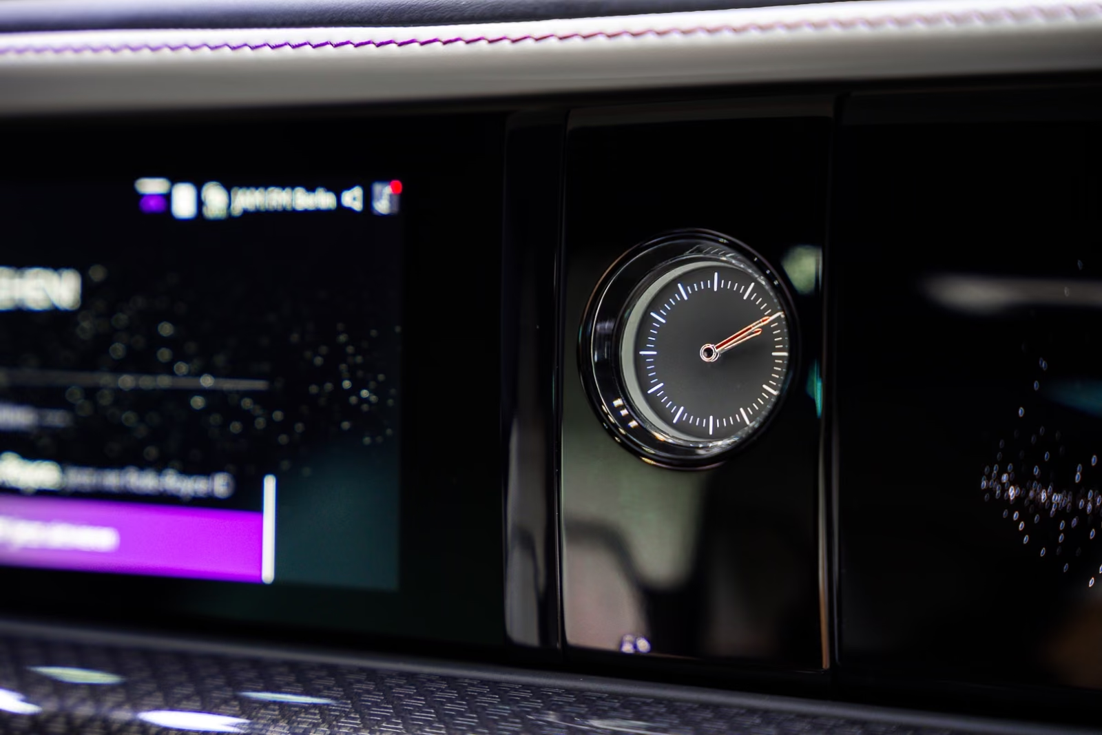 Rolls Royce Spectre Black Badge, Shooting Star 2026 0.0 л 659 л.с Электричество, пробег 20 км, цвет кузова Фиолетовый, тип трансмиссии Автомат, привод Полный привод, из Германия, фото 18