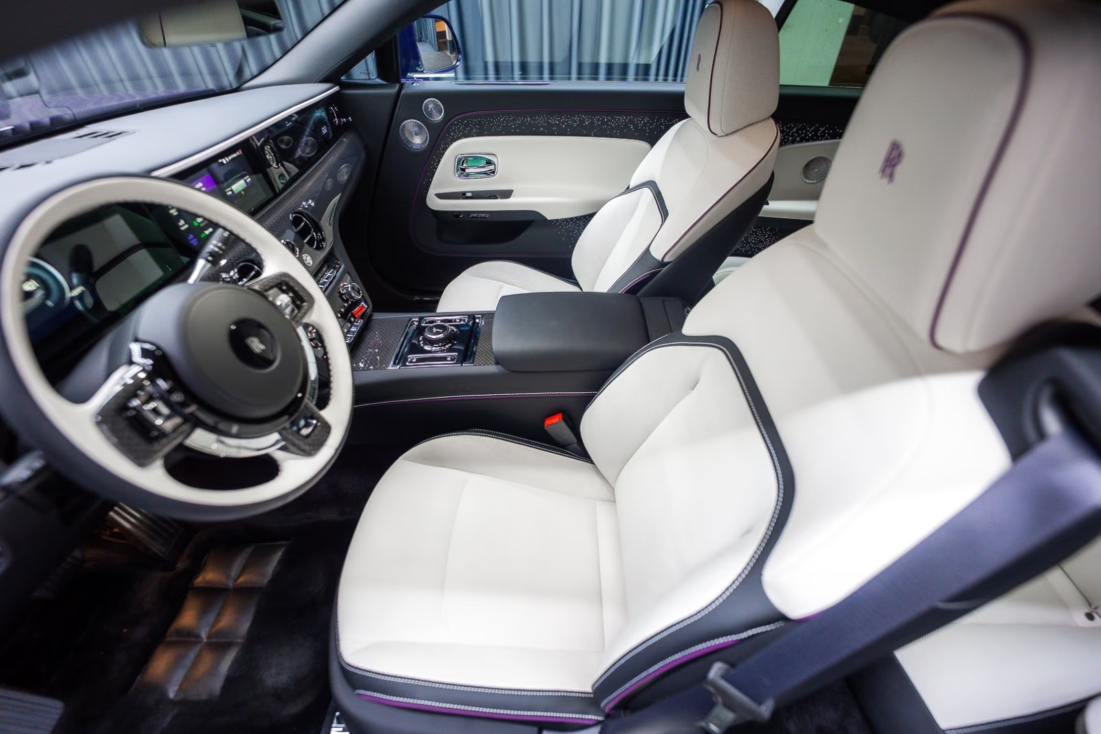 Rolls Royce Spectre Black Badge, Shooting Star 2026, фиолетовый, фото 28