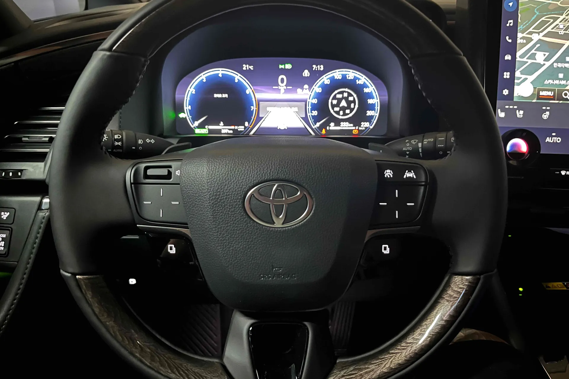 Toyota Alphard 4th Generation 2.5 HEV Executive AWD 2025 2.5 л 250 л.с Бензин, коробка Автомат, привод Полный привод, автомобиль из Япония, доставка по России