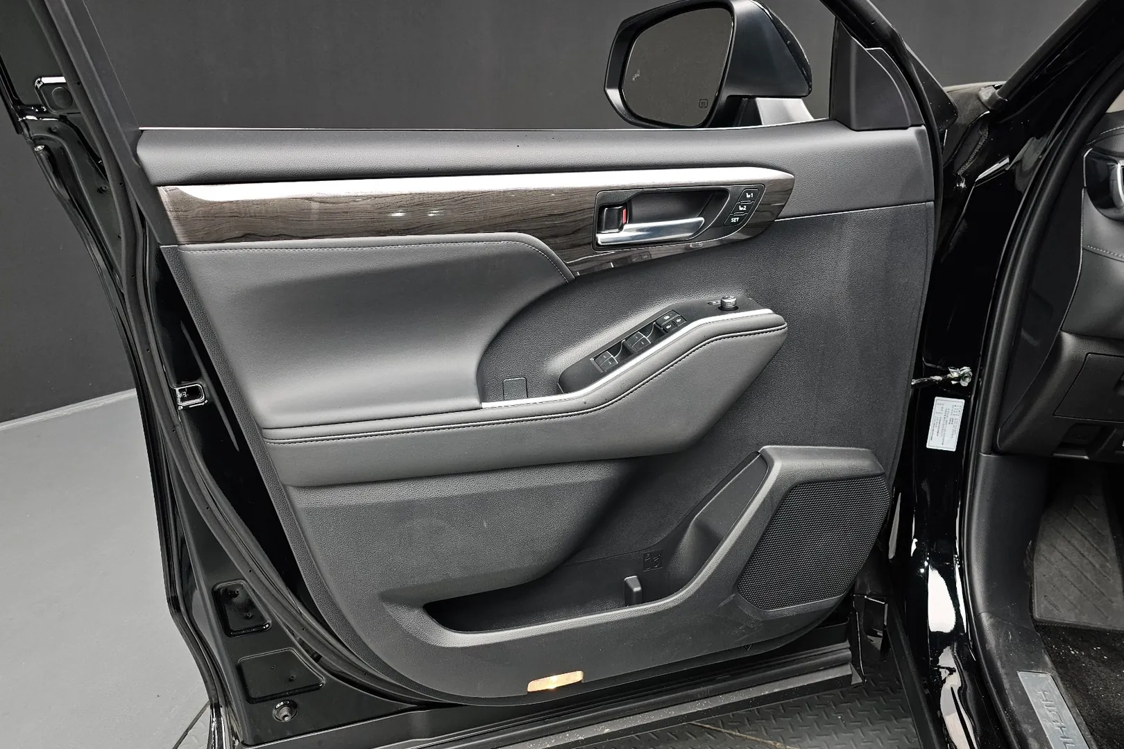 Купить Toyota Highlander 2.5 Hybrid, Platinum 2026 2.5 л 243 л.с Гибрид с минимальным пробегом 1 417 км, Чёрный, доставим из Корея в любой город РФ, фото 13