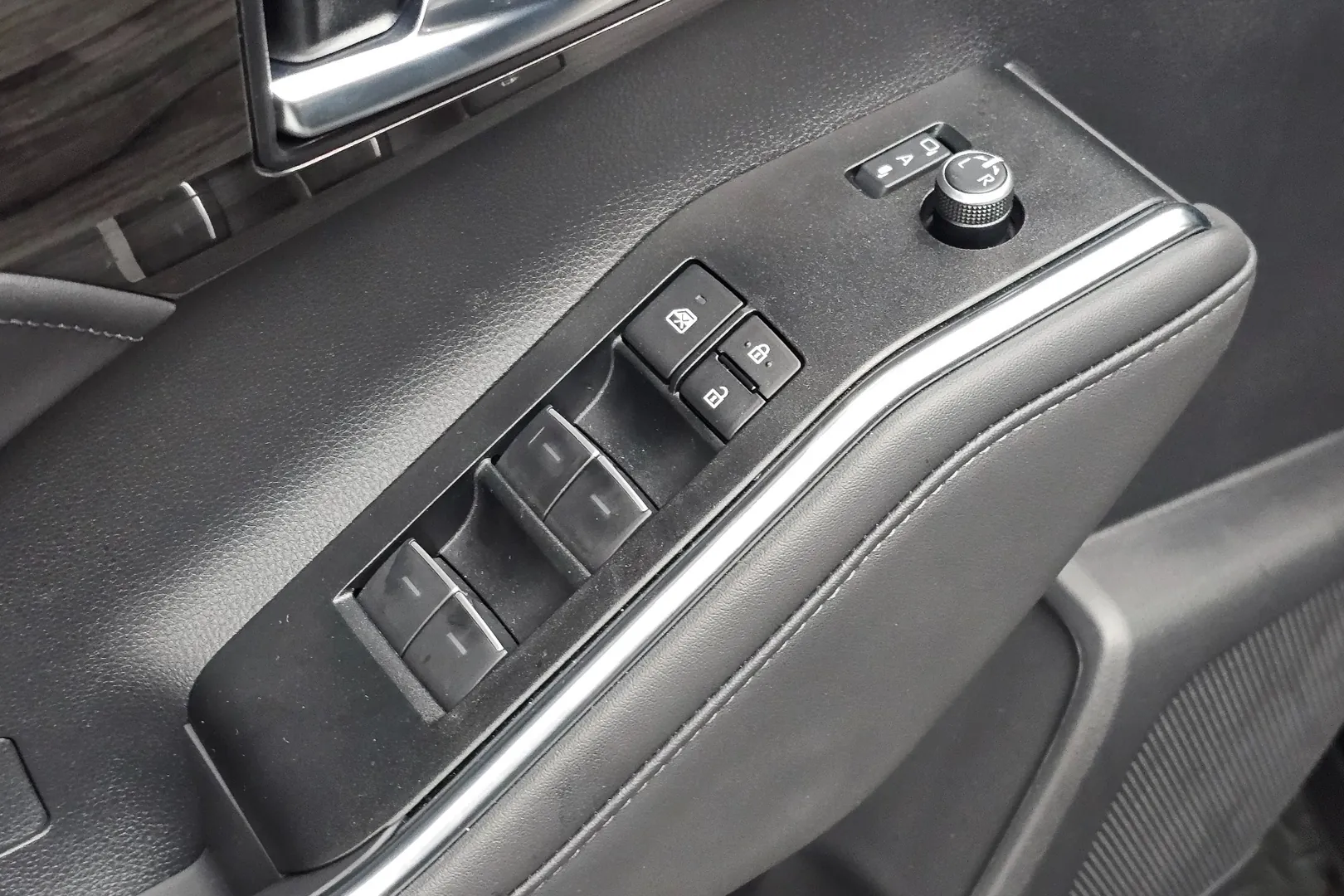Toyota Highlander 2.5 Hybrid, Platinum 2026, чёрный, фото 24