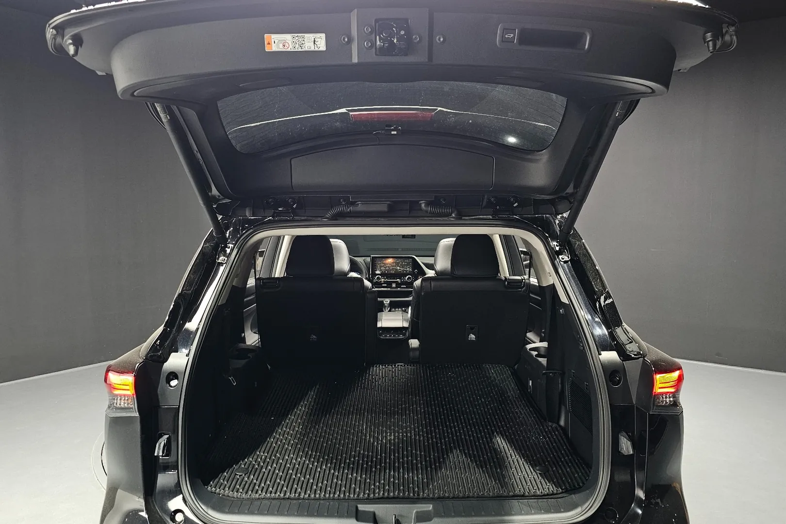 Toyota Highlander 2.5 Hybrid, Platinum 2026, чёрный, фото 26