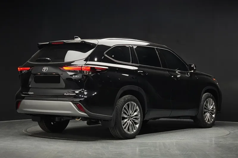 Заказать Toyota Highlander 2.5 Hybrid, Platinum 2026 2.5 л 243 л.с Гибрид с пробегом 1 417 км, Автомат, Полный привод, цвет Чёрный, поставка из Корея, доставка по РФ Highlander 2.5 Hybrid, Platinum - фото 3