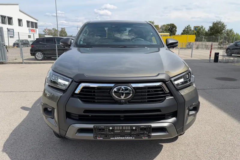 Toyota Hilux Double Cab Invincible 4x4 2026 2.8 л 204 л.с Дизель, новый авто, Полный привод, Автомат, цвет Серый, страна-производитель — Германия Hilux Double Cab Invincible 4x4 - фото 2