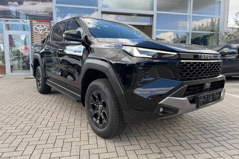 Toyota Hilux Invincible 2026 2.8 л 204 л.с Дизель, новый авто, Полный привод, Автомат, цвет Чёрный, страна-производитель — Германия Hilux Invincible - фото 2