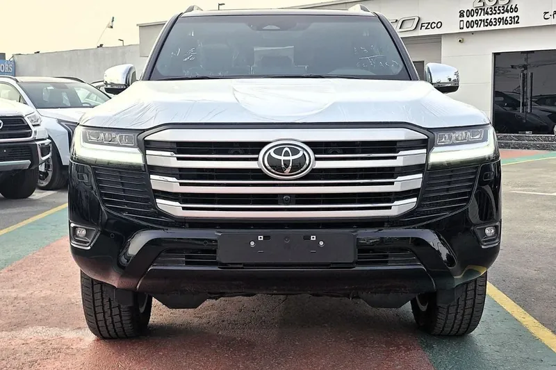 Toyota LAND CRUISER 300 VX 2026 3.3 л 304 л.с Дизель, новый авто, Полный привод, Автомат, цвет Чёрный, страна-производитель — ОАЭ LAND CRUISER 300 VX - фото 3