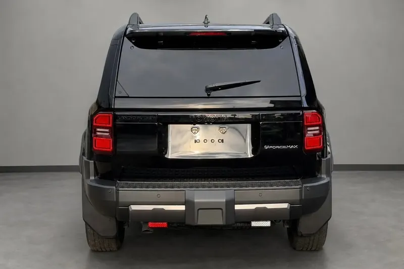 Купить Toyota Land Cruiser Premium Hybrid, i-FORCE MAX 2026 2.4 л 330 л.с Гибрид, Чёрный, Автомат, Полный привод — авто из Германия, с доставкой по всей России, фото 3