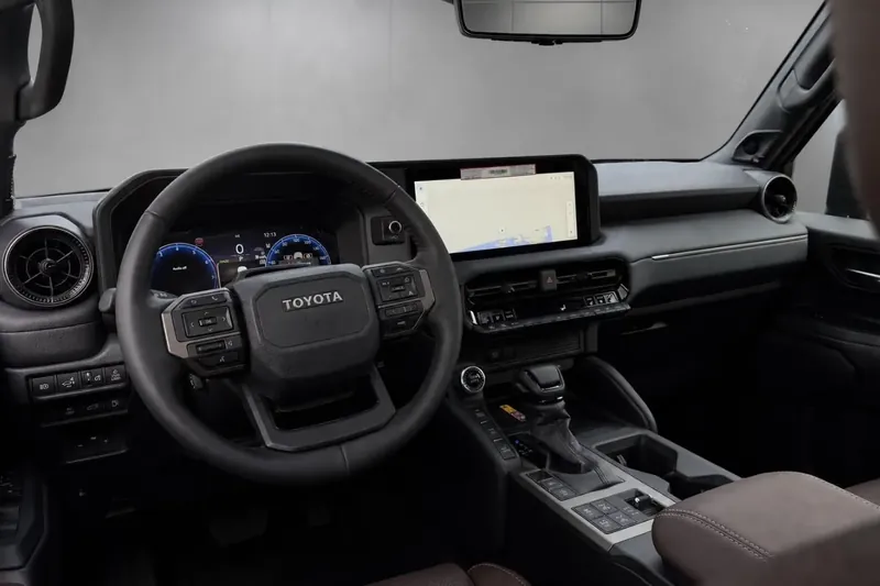 Выбор покупателей — Toyota Land Cruiser Premium Hybrid, i-FORCE MAX 2026 2.4 л 330 л.с Гибрид, пробег 10 км, Чёрный, привезён из Германия, доставка по РФ, фото 6
