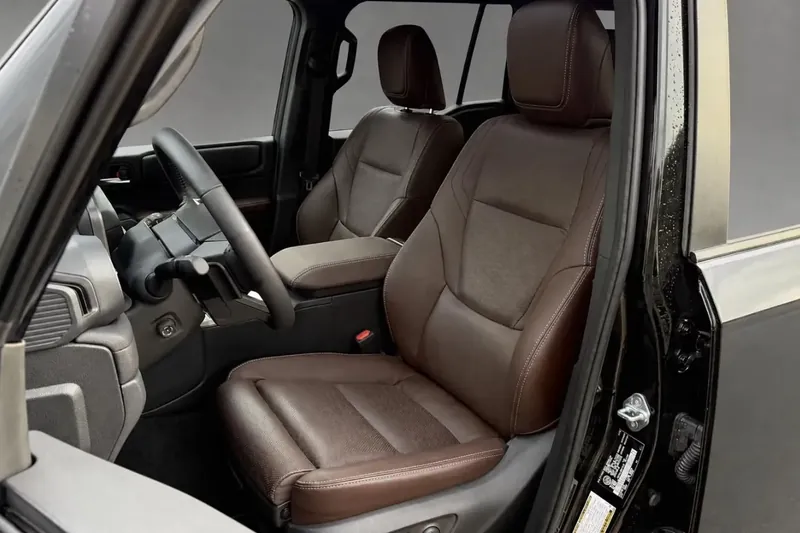 Надёжный Toyota Land Cruiser Premium Hybrid, i-FORCE MAX 2026 2.4 л 330 л.с Гибрид с двигателем 2,4 л, Чёрный, пробег 10 км, Автомат, поставка из Германия, фото 8